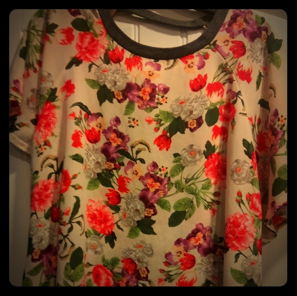 Medium floral crop top